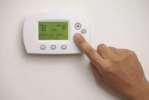 setting AC temperature on a thermostat